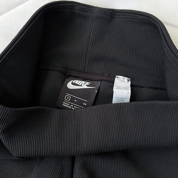 NIKE Black Biker Shorts - Picture 3 of 5